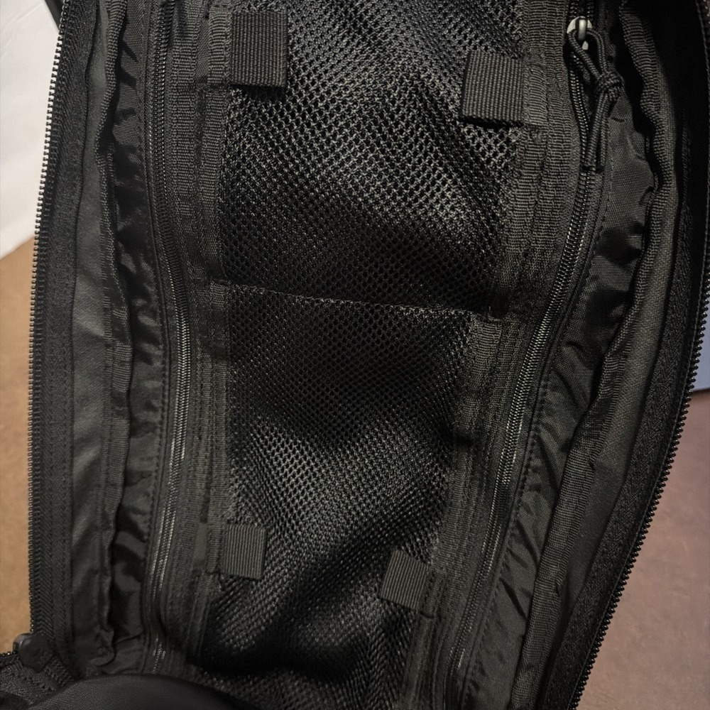 5.11 TACTICAL RUSH MOAB 6 SLING PACK MESSENGER BAG, WATER-RESISTANT, - BLACK - Picture 6 of 8